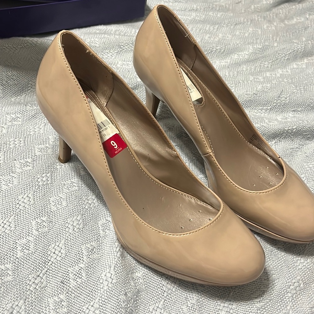 Alfani nude pump